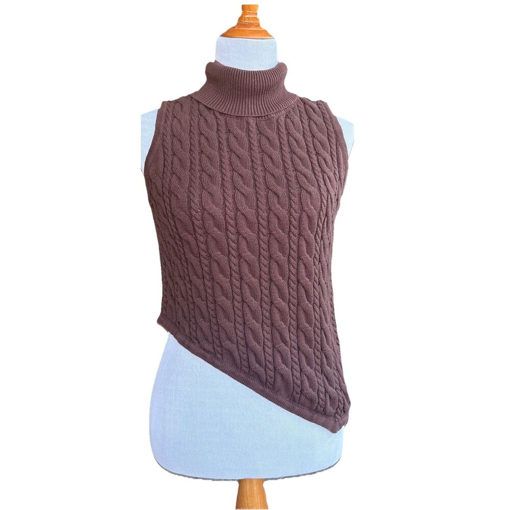 Le Lis Cute women’s Turtleneck sleeveless Vest Sweater size Medium Asymmetric